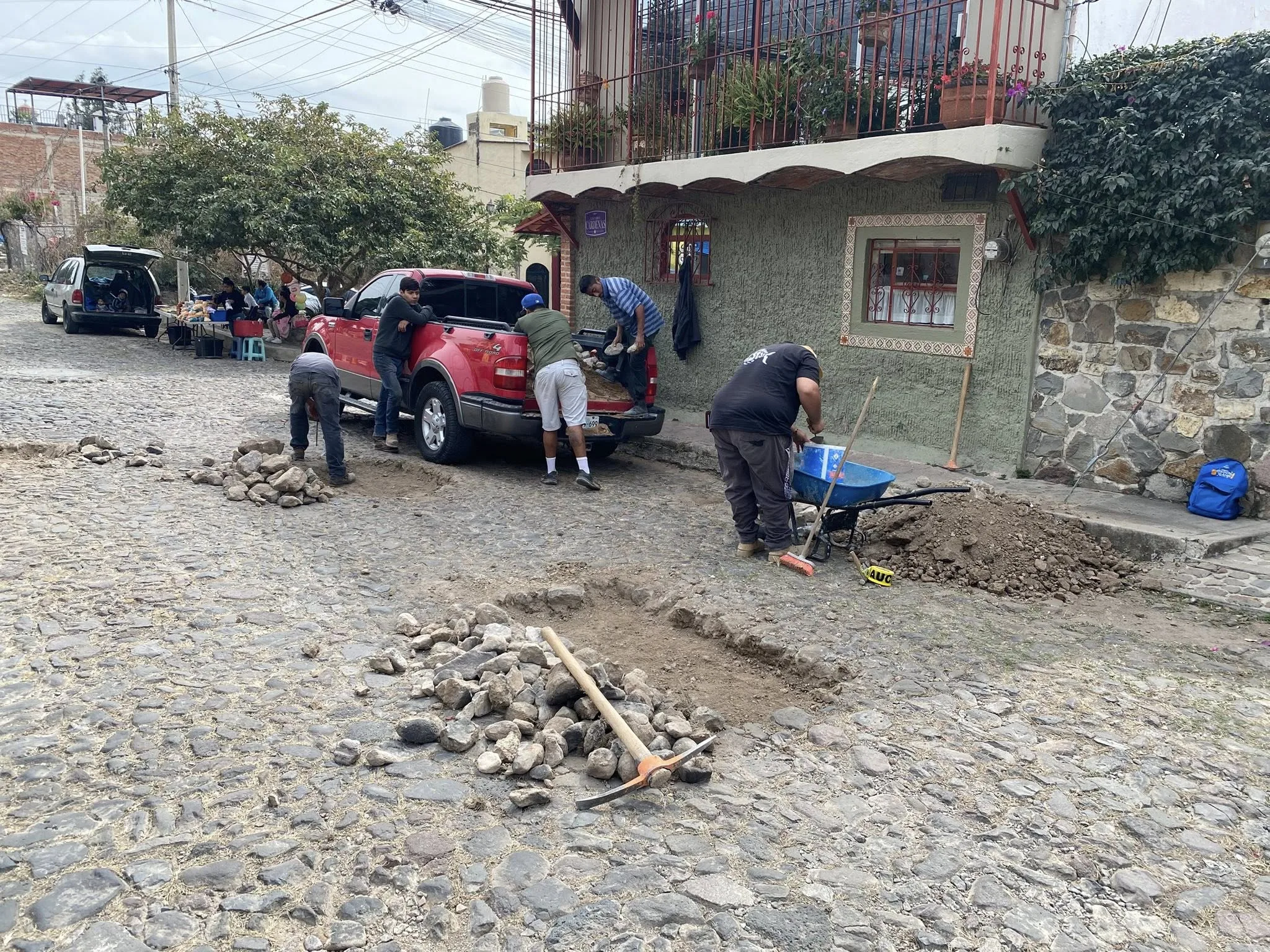 Refuerzan bacheo en Ajijic: Tres cuadrillas rehabilitan vialidades prioritarias