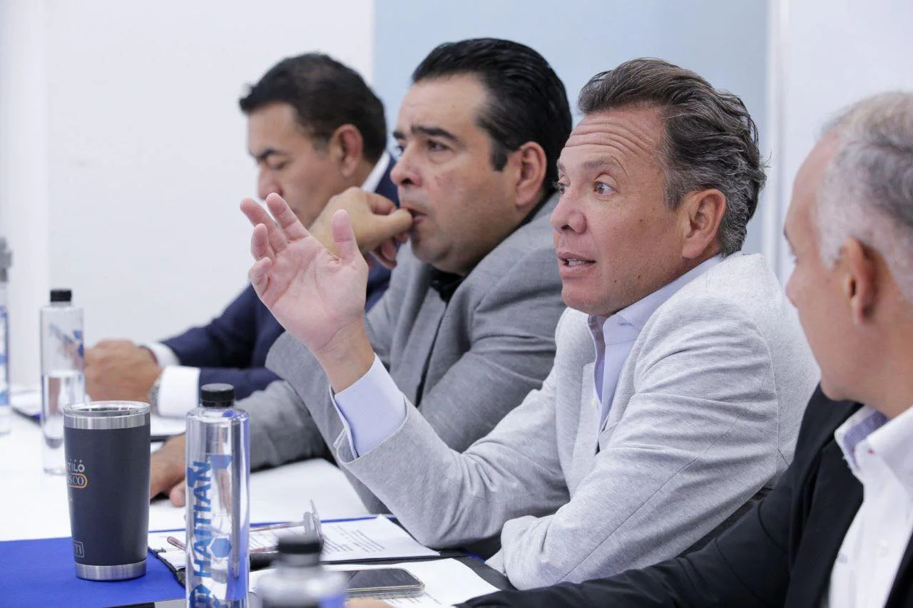 Lemus define ruta rumbo a 2026 en reunión de gabinete en Ajijic