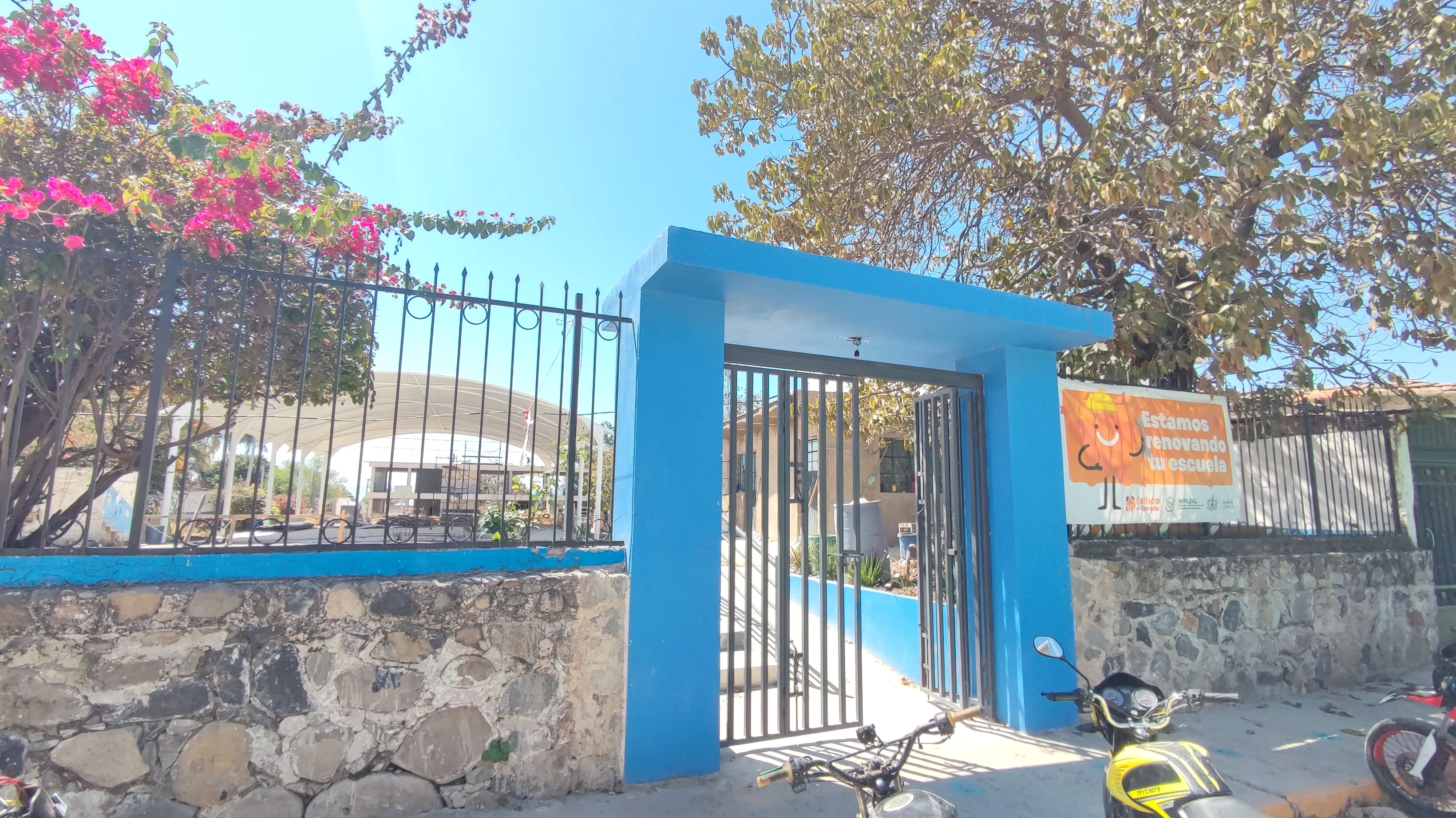 Primaria Leona Vicario mantiene clases presenciales en sedes alternas