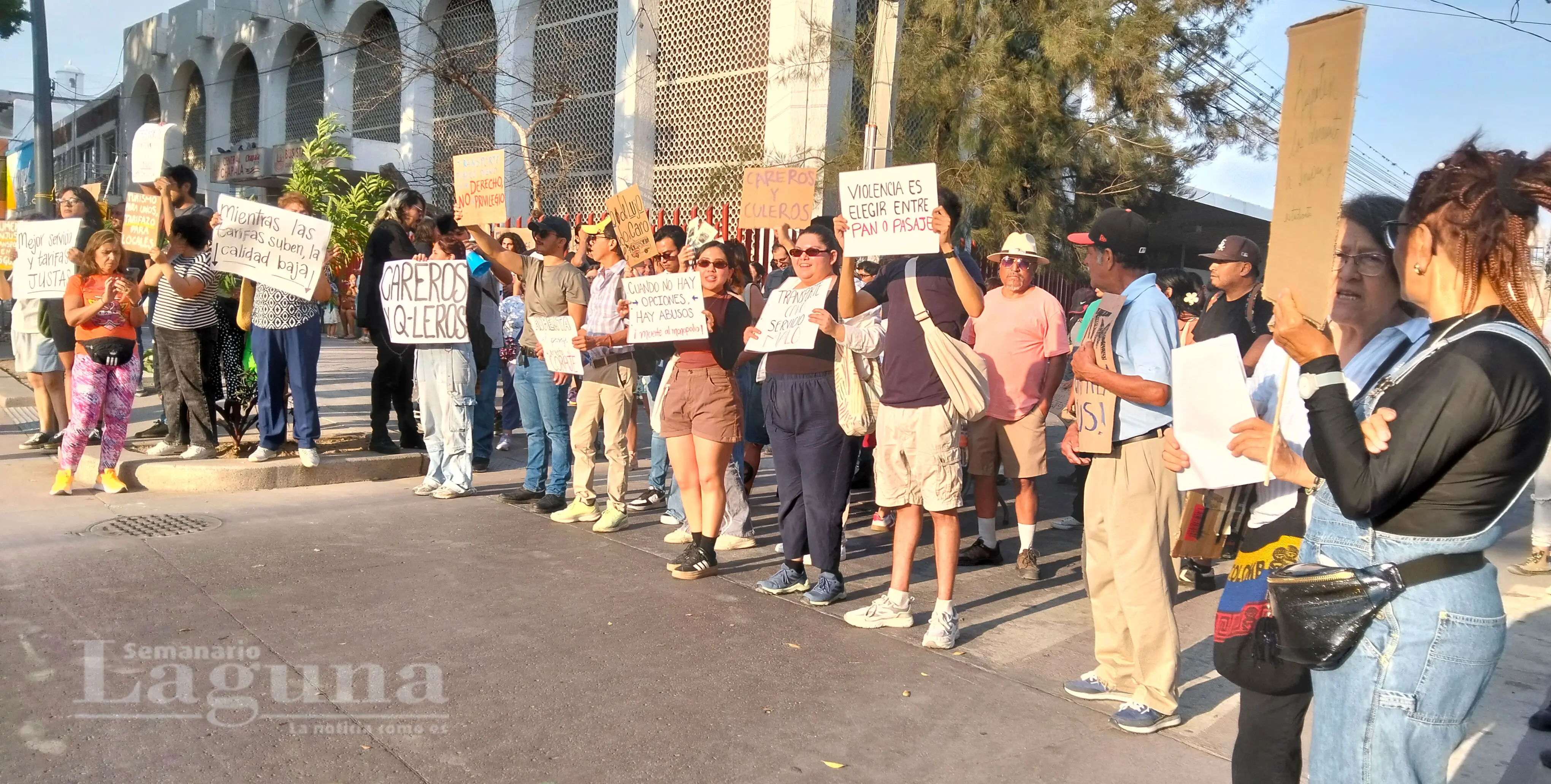 Un centenar de voces en Chapala se unen en una sola voz contra el "tarifazo"