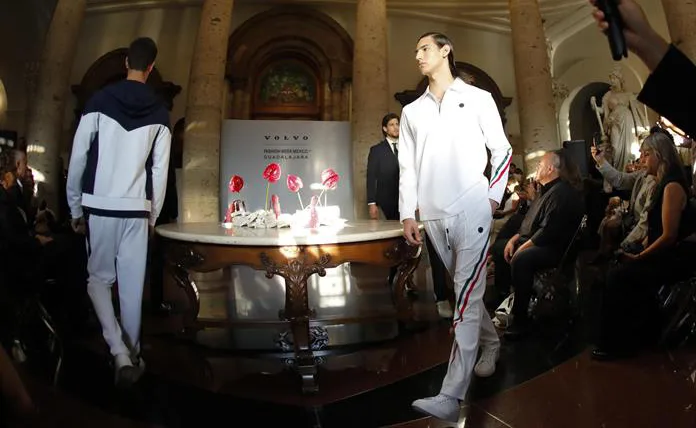 Presentan en la Volvo Fashion Week de Guadalajara el traje oficial de México para el Mundial 2026