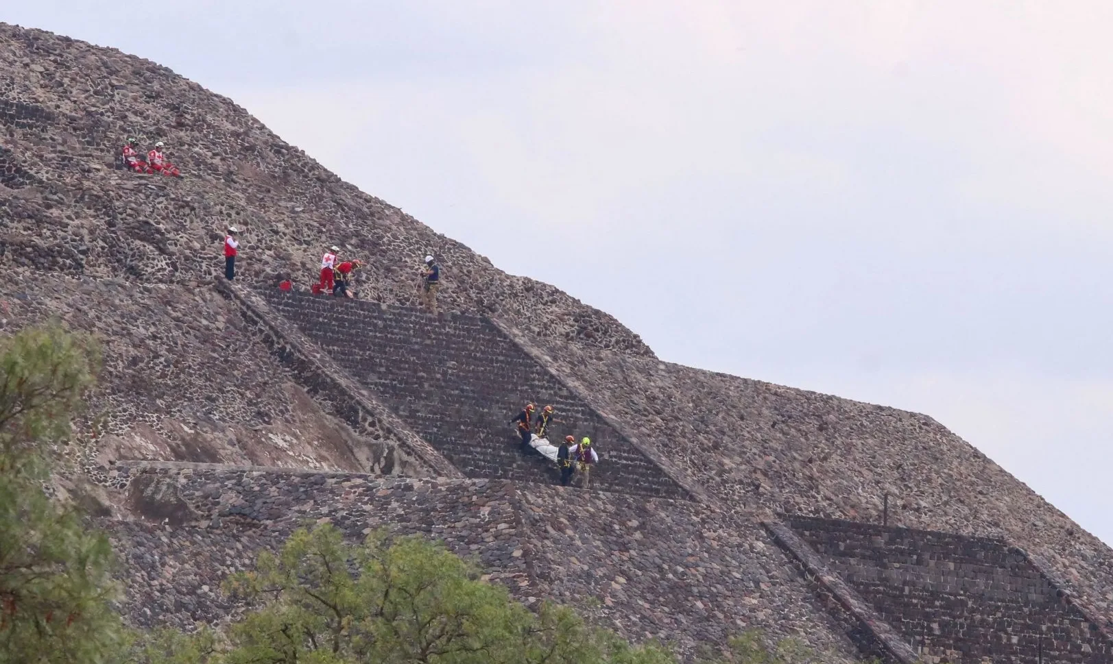 Ataque armado desde la Pirámide de la Luna deja dos muertos y 13 heridos