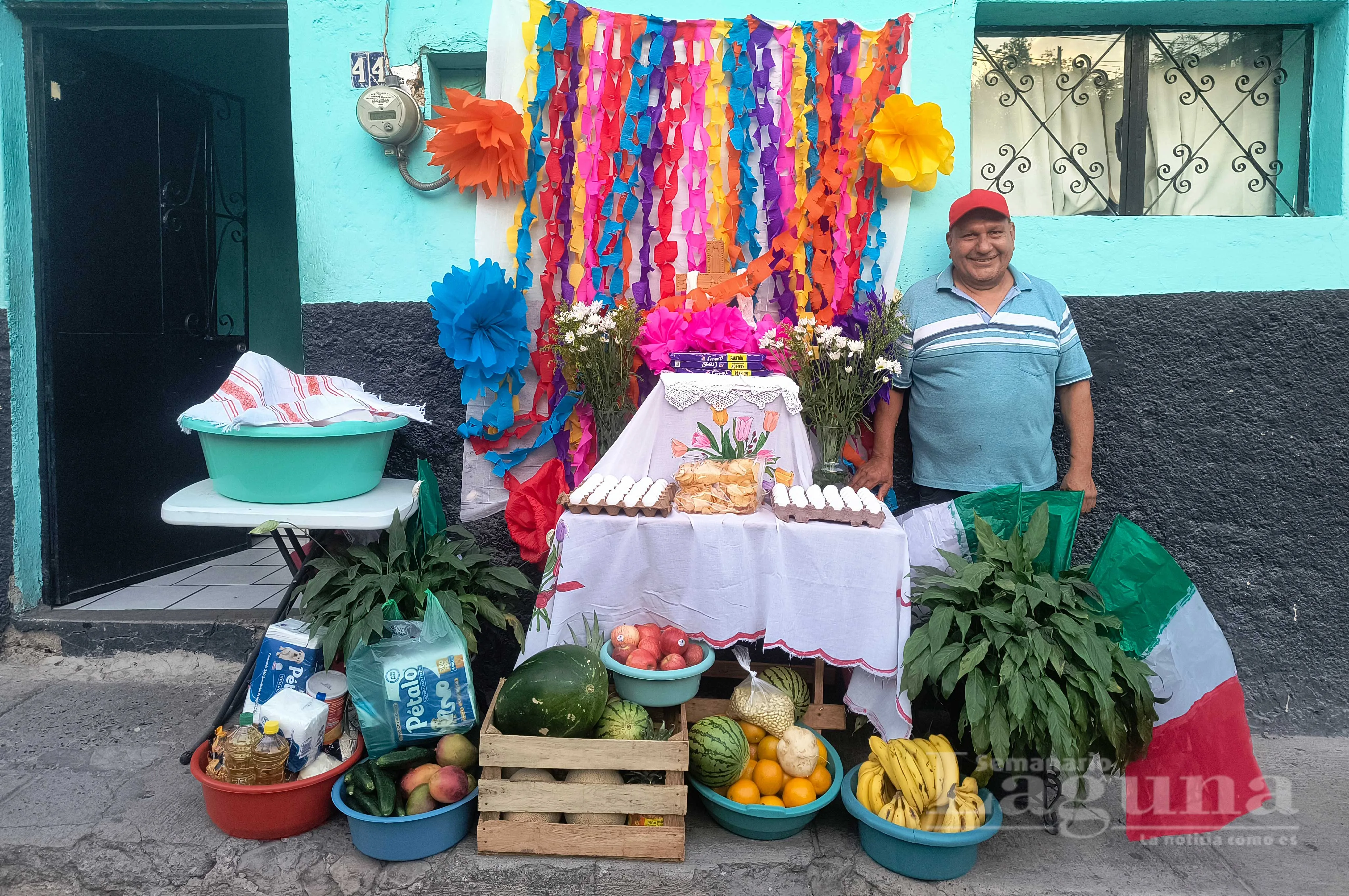 Los barrios de Ajijic mantienen viva la tradición de la Santa Cruz entre color y pirotecnia
