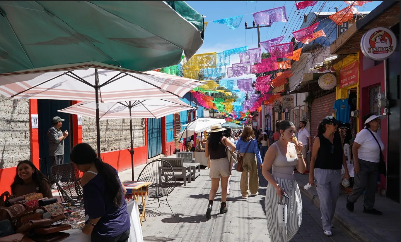 Vecinos y autoridades buscan regular el ruido y la movilidad en el andador de Ajijic