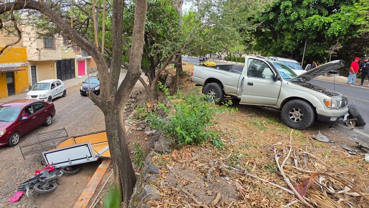 Choque múltiple deja dos lesionadas en la carretera Chapala-Jocotepec
