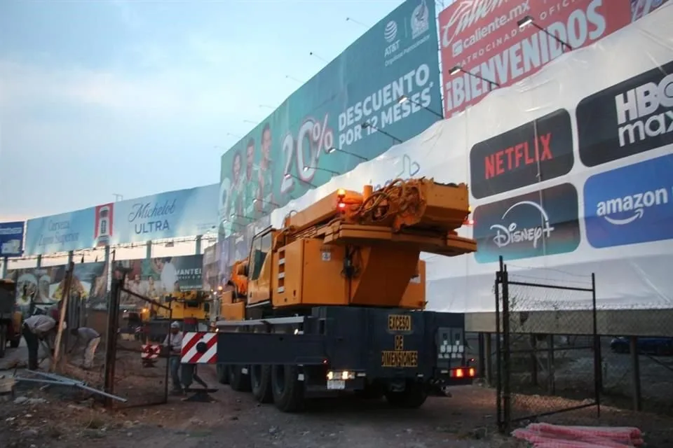 Inicia el retiro de 50 espectaculares en la carretera Guadalajara-Chapala