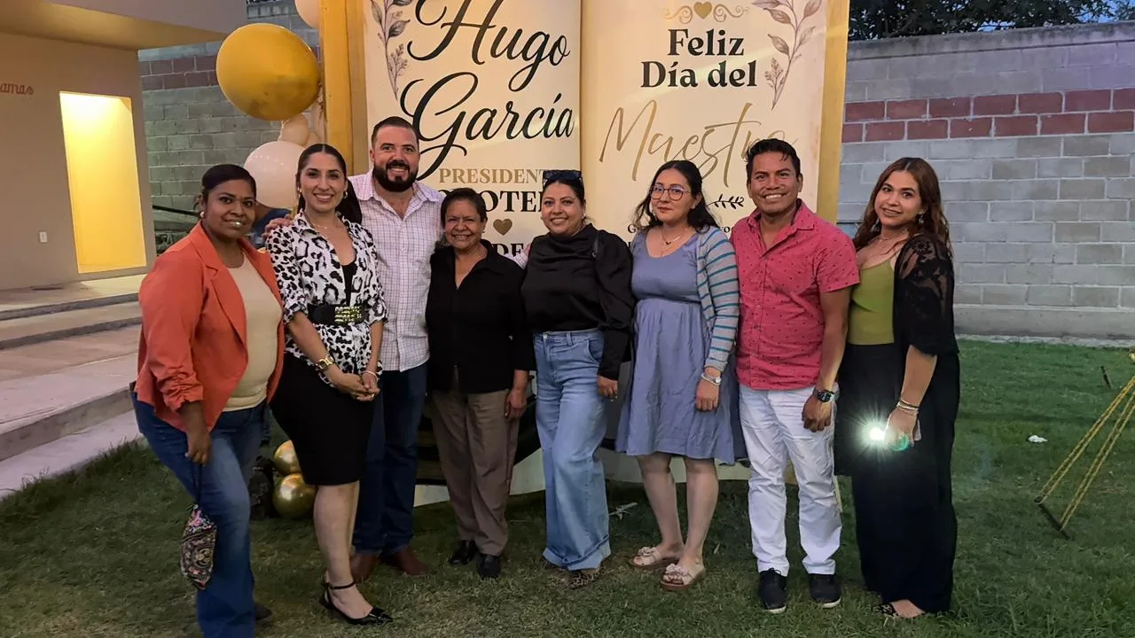 Con anécdotas y reconocimientos, Jocotepec festeja a más de 650 maestros en su día 