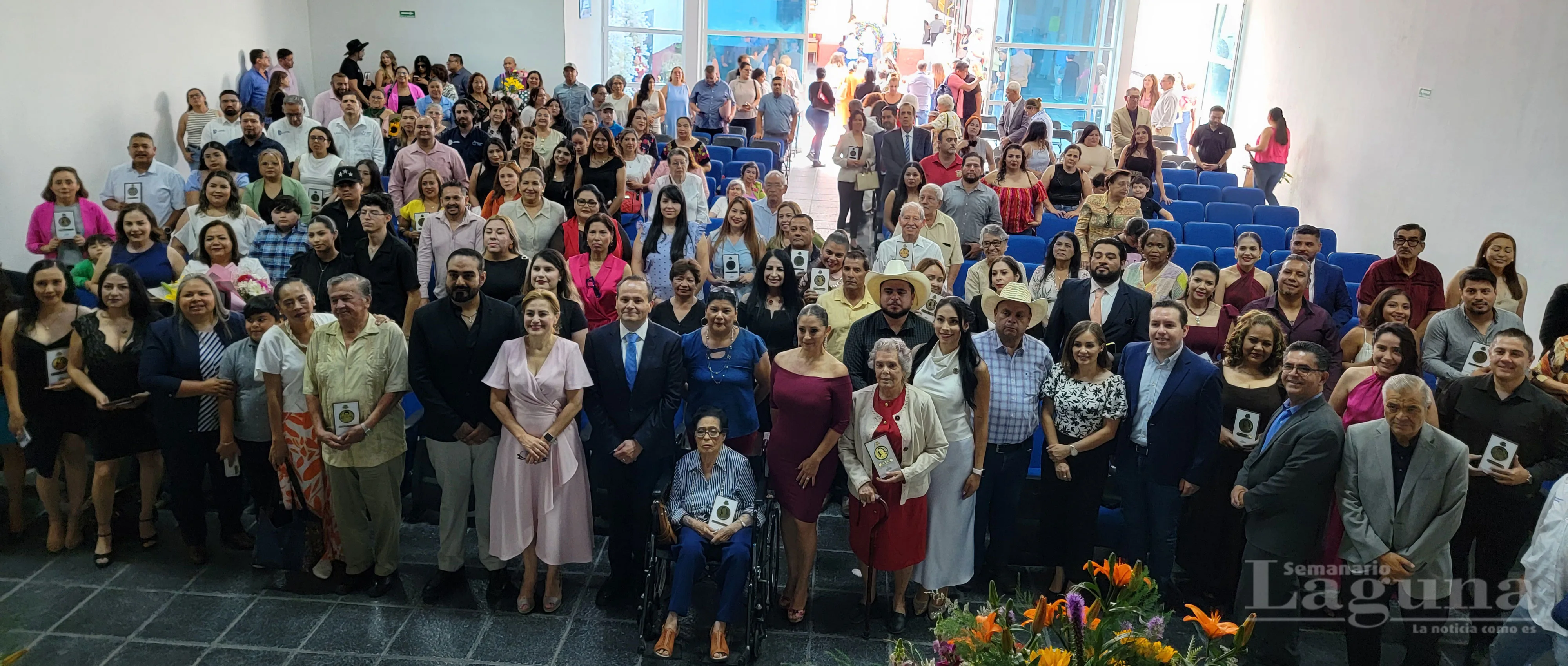 Chapala retoma y crea medallas al mérito docente en la celebración del Día del Maestro