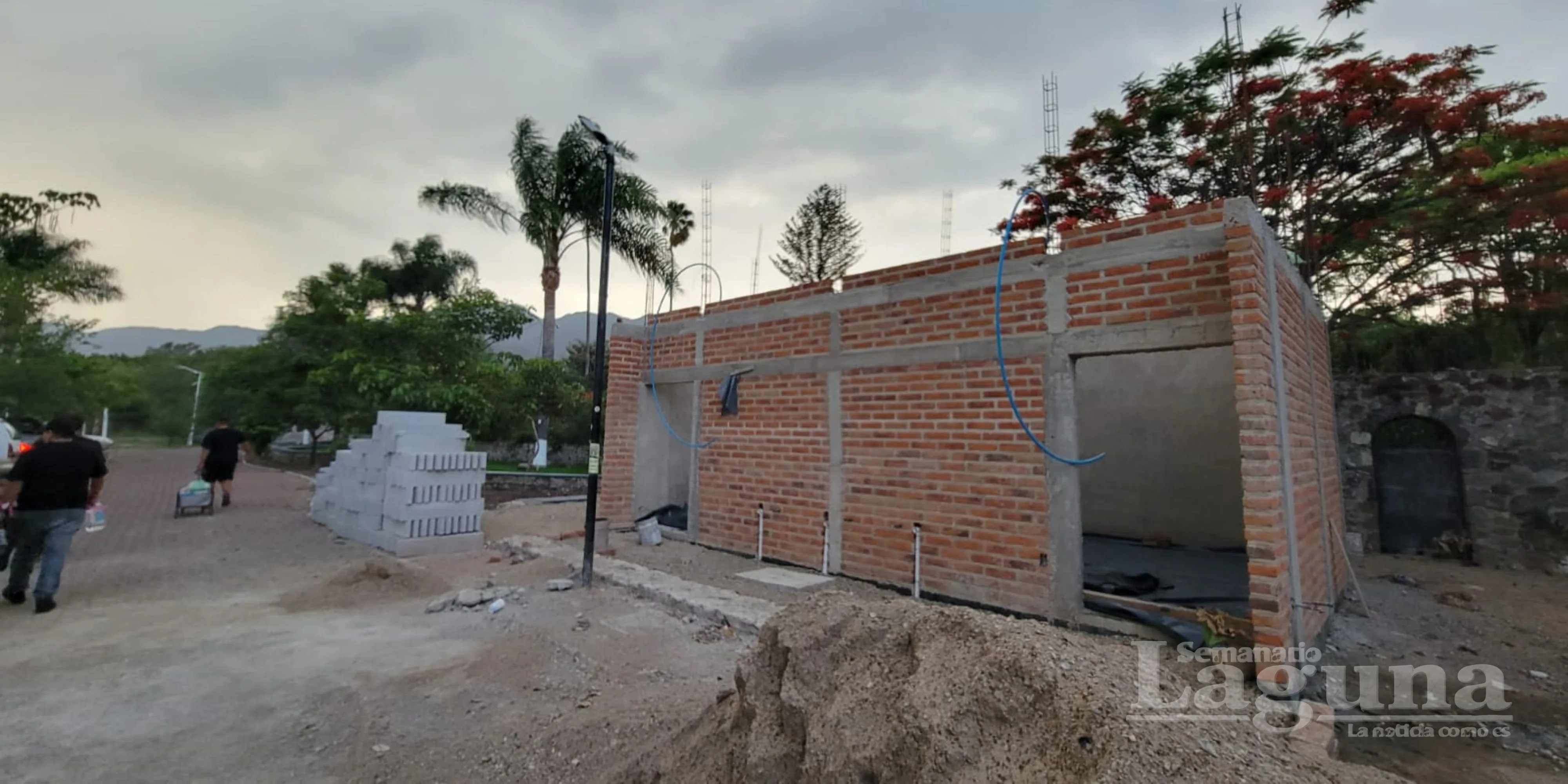 Avanza al 80 por ciento la remodelación de los baños públicos en el malecón de San Antonio Tlayacapan