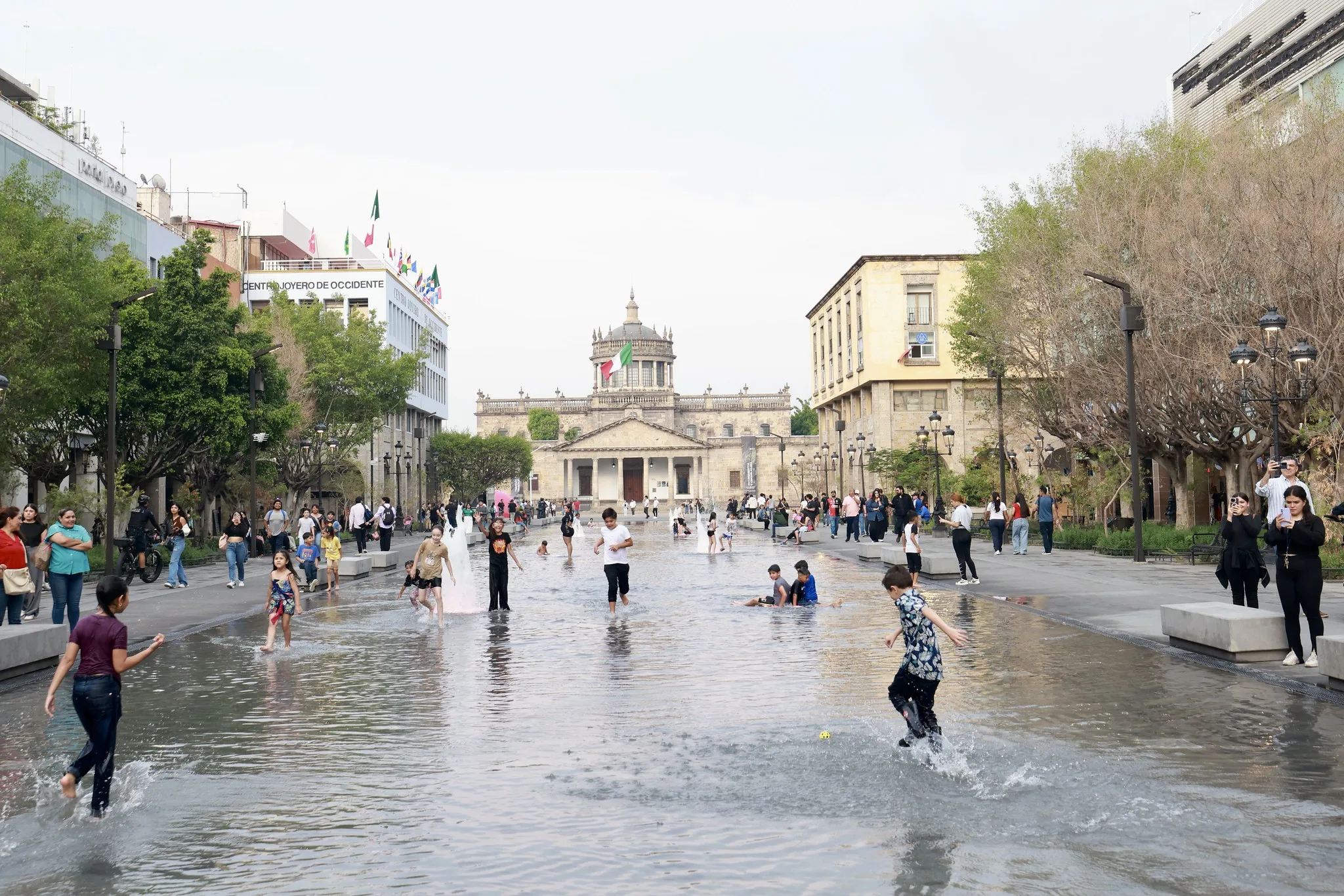 Renuevan las plazas Fundadores y Tapatía en el Centro Histórico de Guadalajara 
