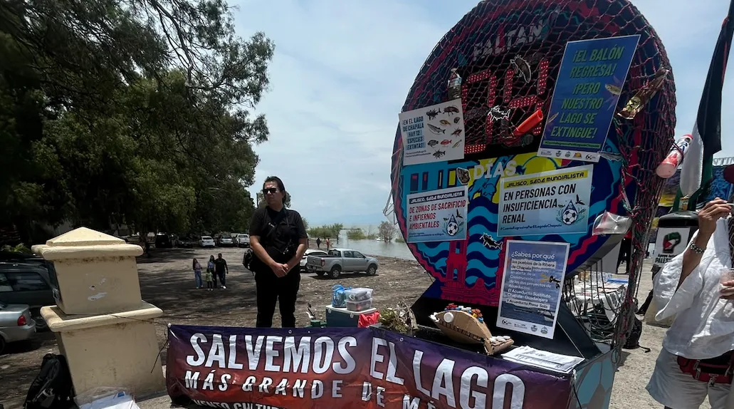 Con la "Cascarita Ribereña", protestan en Ajijic contra la sobreexplotación del lago de Chapala 