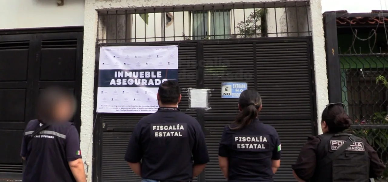 Rescatan a dos perros deshidratados y abandonados en una vivienda