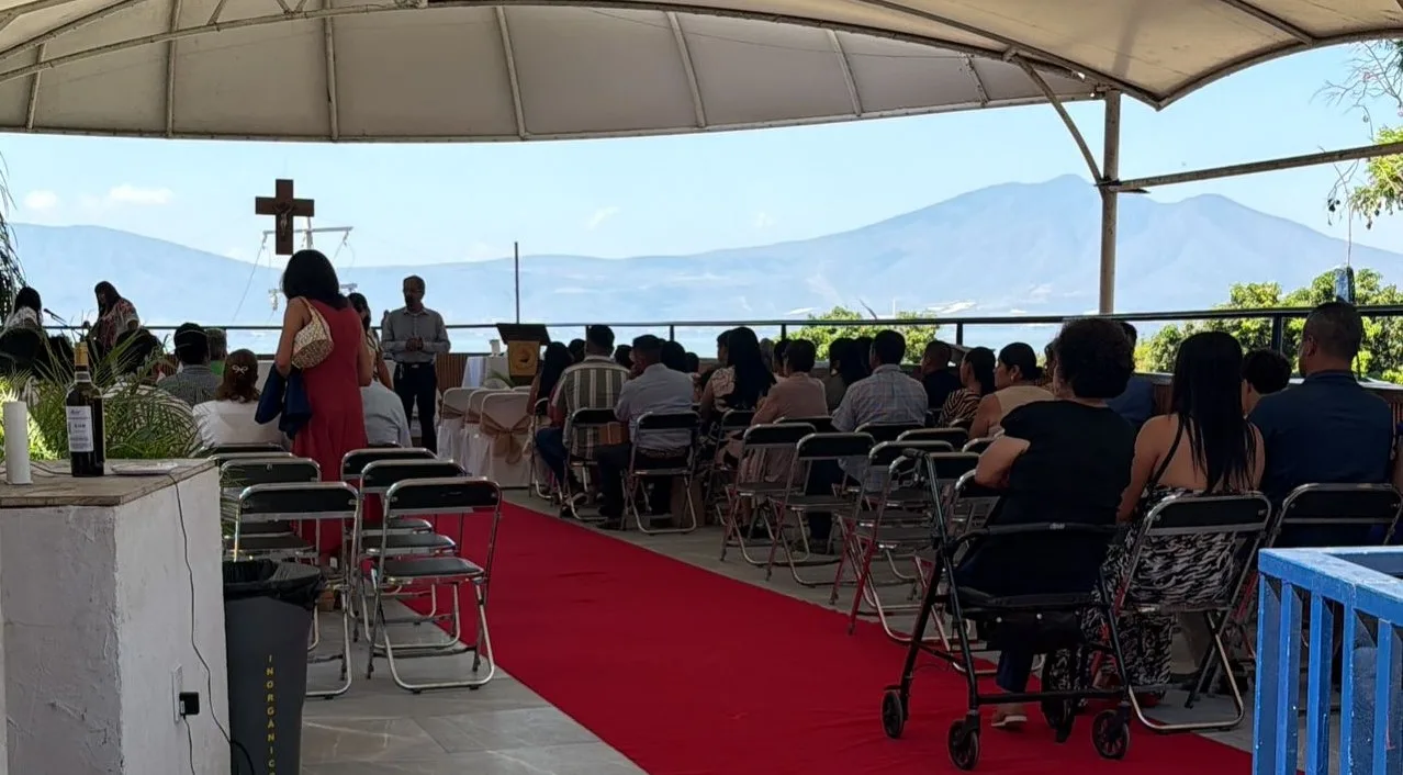 Celebran primeras comuniones de 14 alumnos en el Instituto Terranova