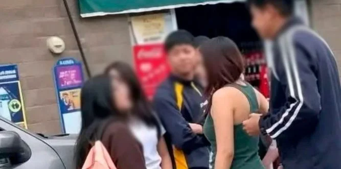 Golpean y atropellan a estudiante dejándola grave