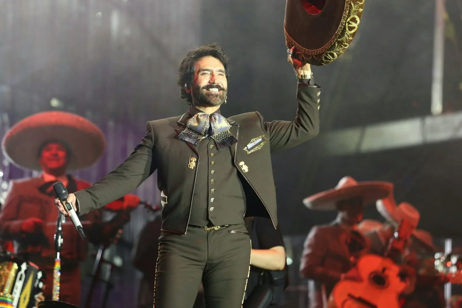 Reúne Alejandro Fernández a 270 mil personas
