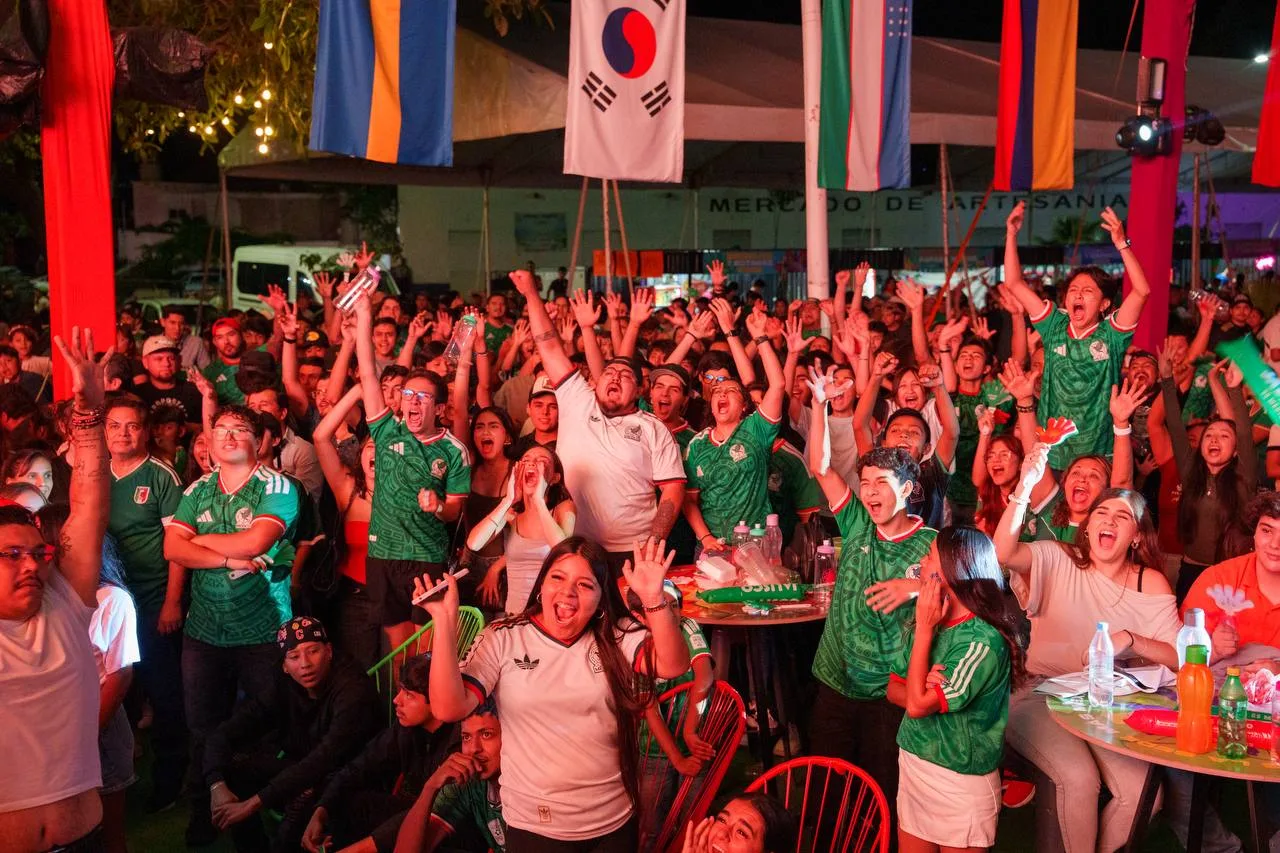 Celebran 5 mil aficionados el triunfo de México ante Ecuador en la Zona Fan de Chapala