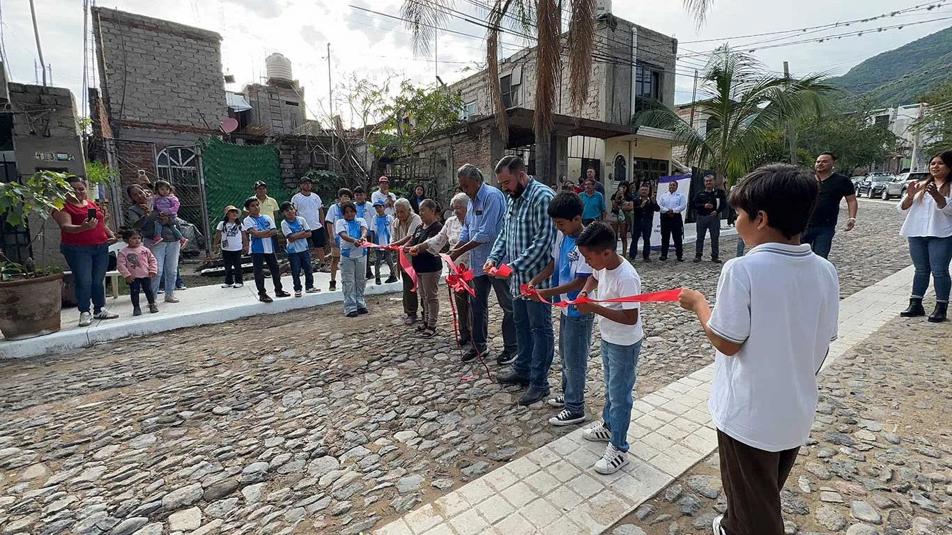 Inauguran la rehabilitación integral de la calle Playas del Sol en Chantepec
