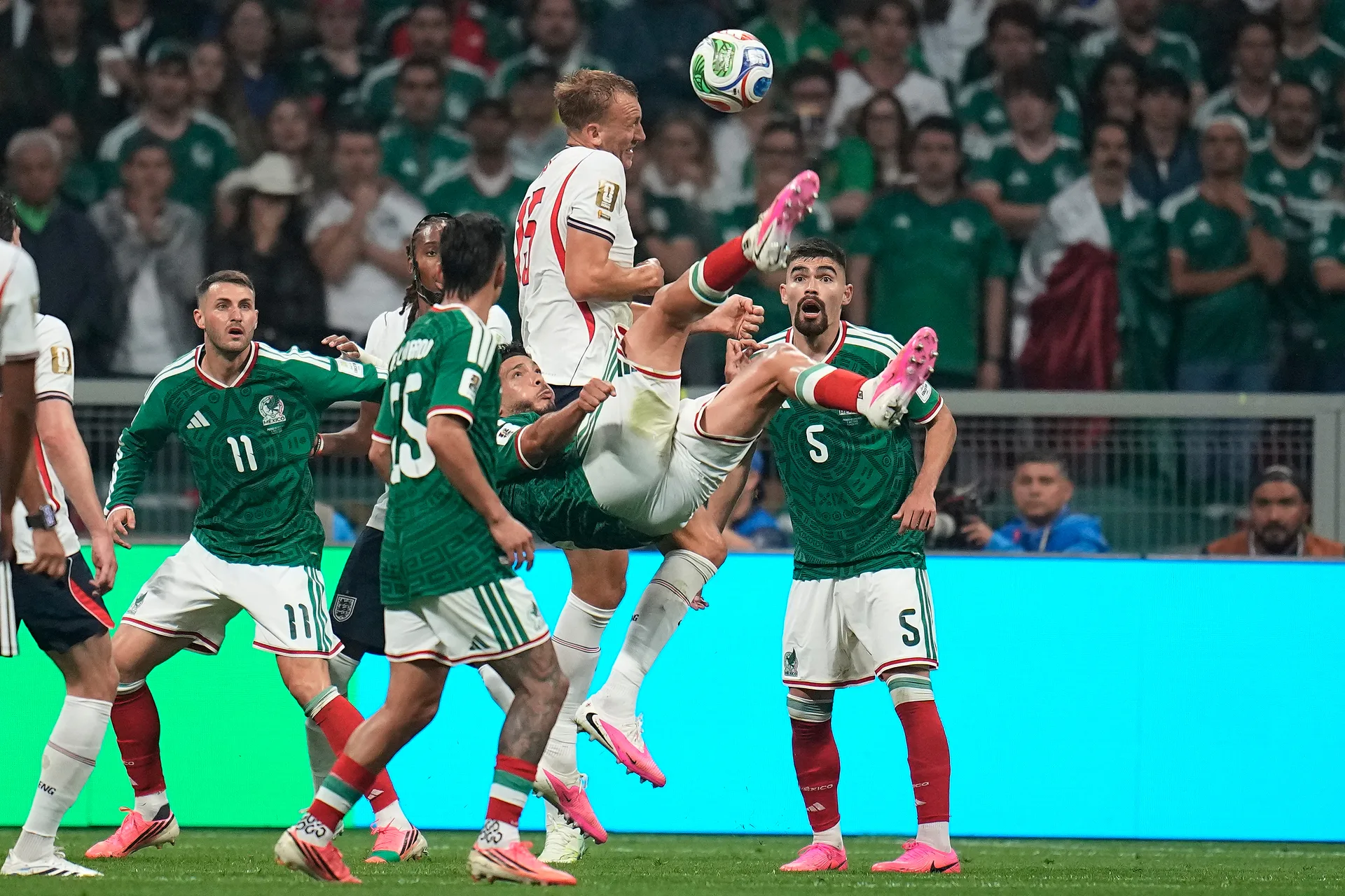 A pesar de un esfuerzo valiente, México cae ante Inglaterra en el Mundial