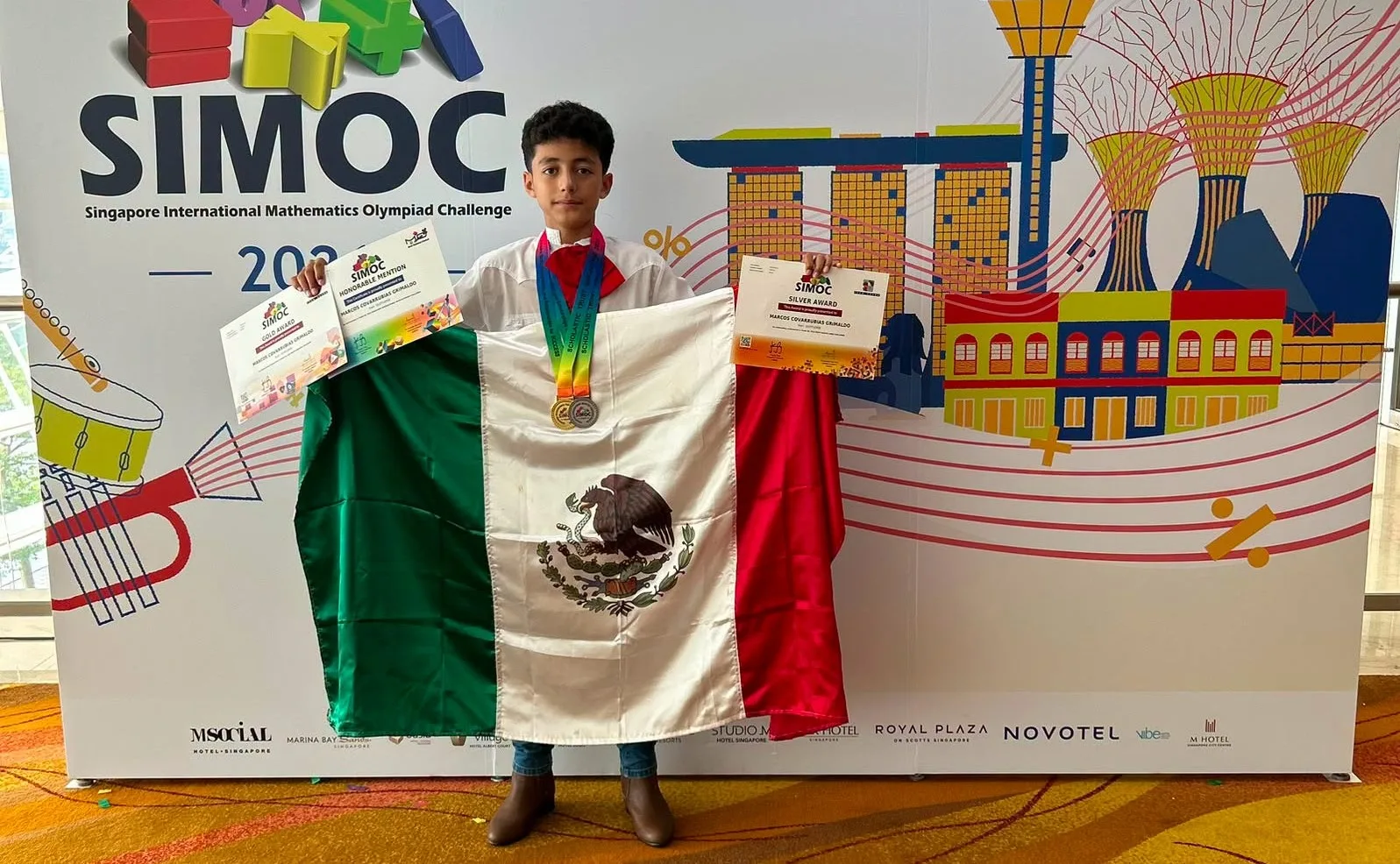 Joven ocotlense brilla en Olimpiada Internacional de Matemáticas en Singapur con oro y plata