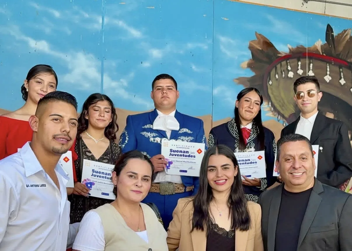 Adylene Sandoval representará a Chapala en la final estatal de concurso de canto