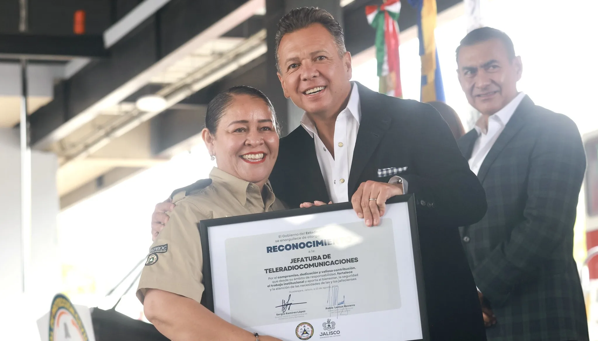 Reconocen a bomberos de Jalisco y anuncian 500 MDP para equipamiento