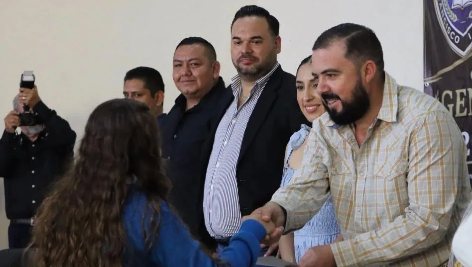 Adelanta Jocotepec la entrega de útiles escolares para el nuevo ciclo escolar