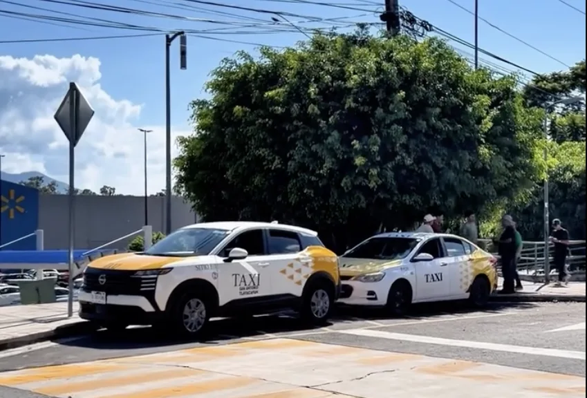 Nuevo sitio de taxis F130 operará frente a Walmart en San Antonio Tlayacapan