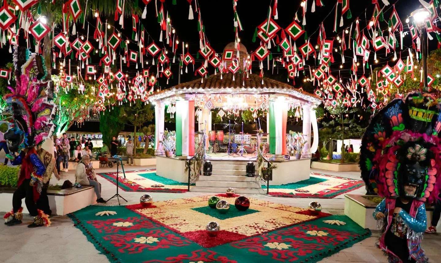 Decora Santa Cruz de la Soledad su plaza con mil 300 “Ojos de Dios” 
