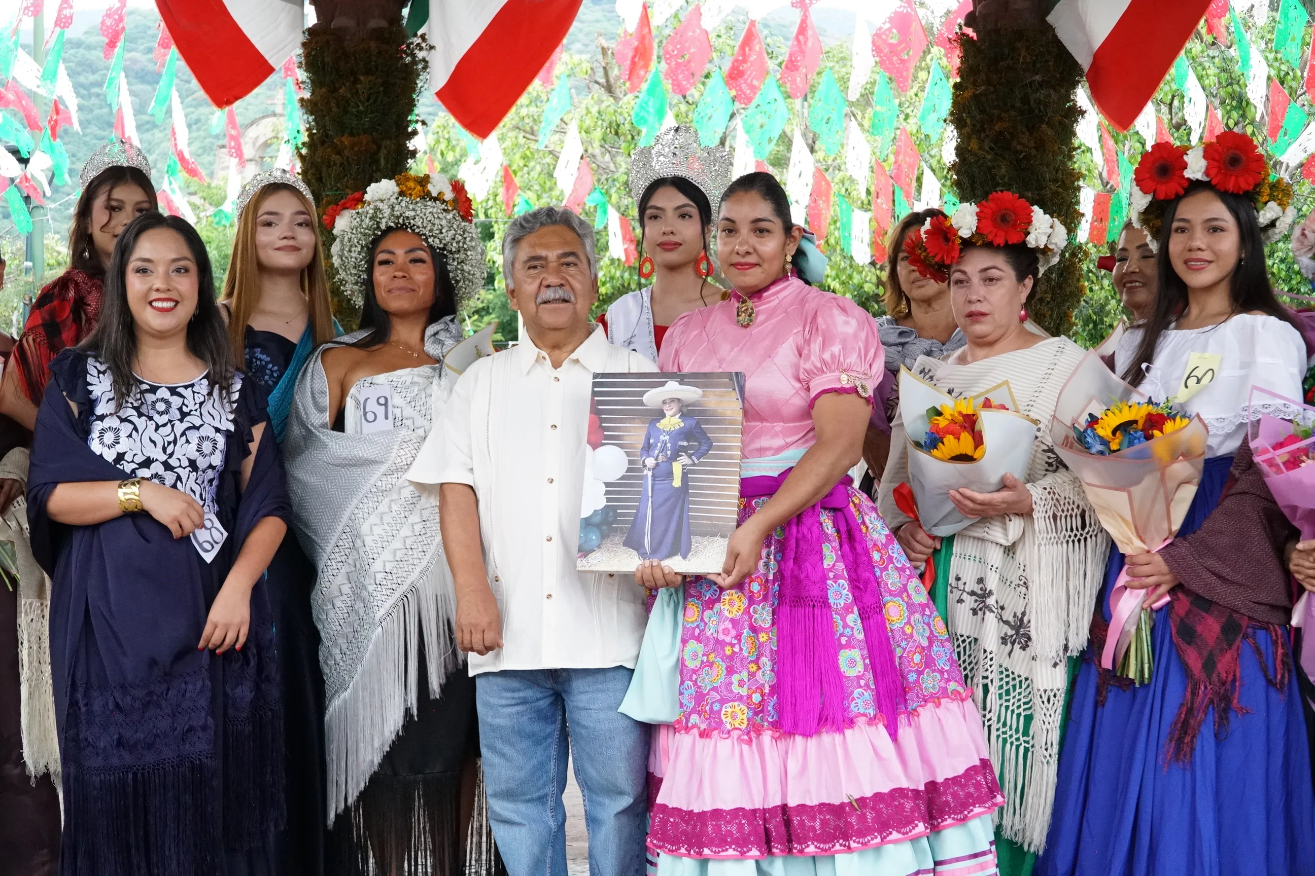 Diversos rebozos mexicanos se lucen en exhibición tradicional de Ajijic