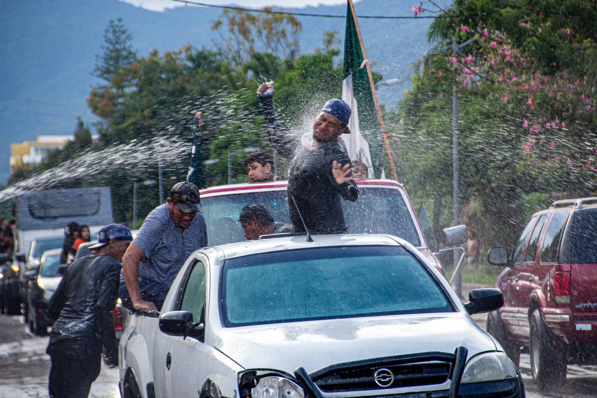 “Se agarra parejo”: así se vivió la Mojadera en San Juan Cosalá