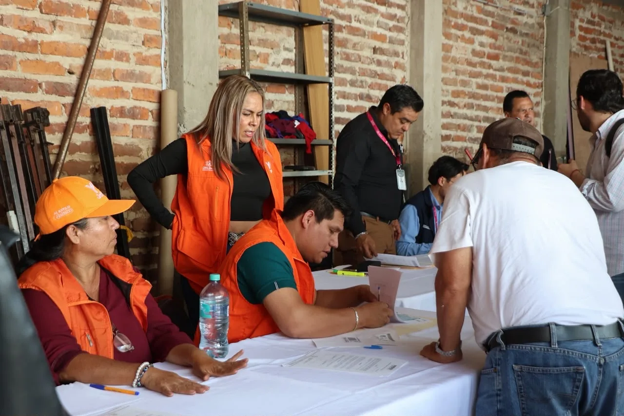 Entregan apoyos a familias afectadas por inundación en Zapotlanejo