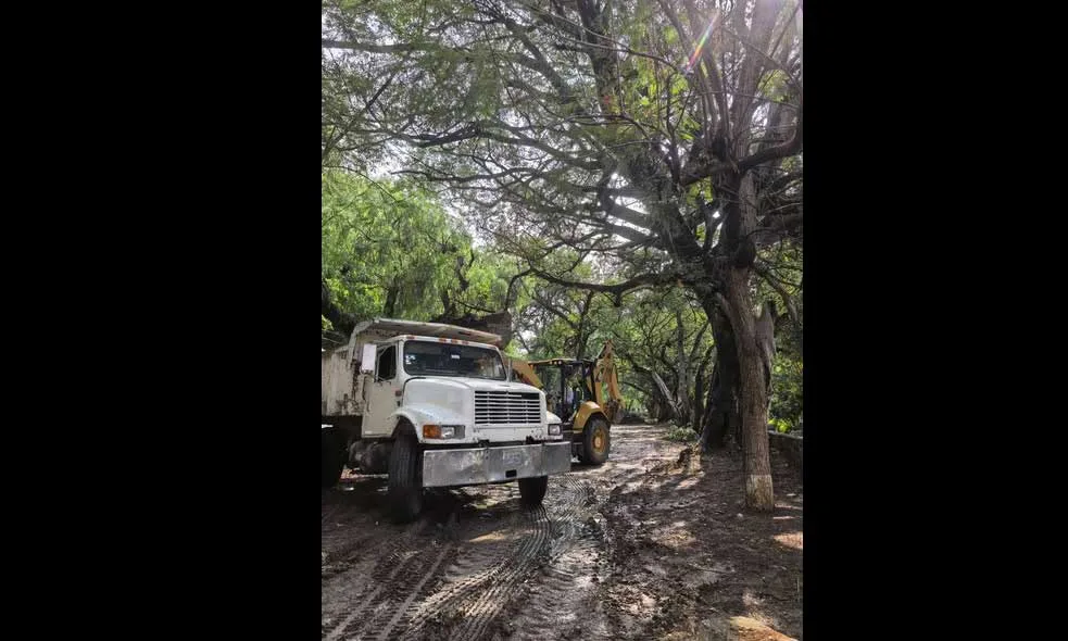 Realizan trabajos de limpieza y mantenimiento en distintos puntos de Ajijic 